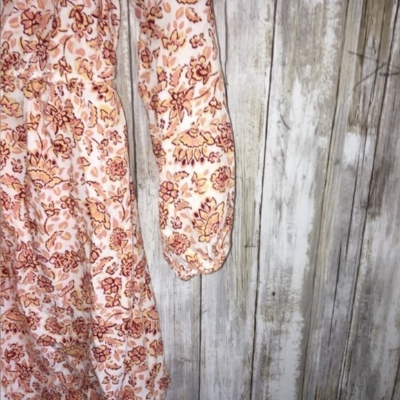 NWT Ingrid & Isabel Floral Tie Neck Blouse - Picture 2 of 5